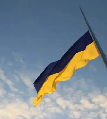 У Києві через негоду зняли головний прапор України
