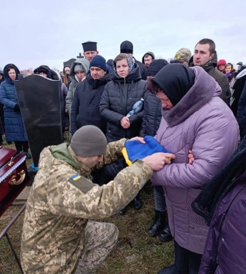 Втрати біля Торецька: у громаді на Волині усе село зійшлося провести полеглого Героя Михайла Попіка