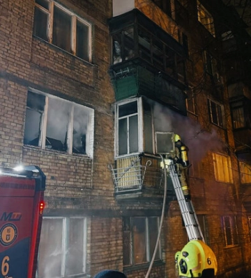 В Шевченковском районе Киева горела квартира: жителей эвакуировали