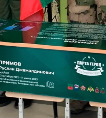 Оккупанты открыли в Мелитополе очередную "парту героя" в честь погибшего подростка (видео)