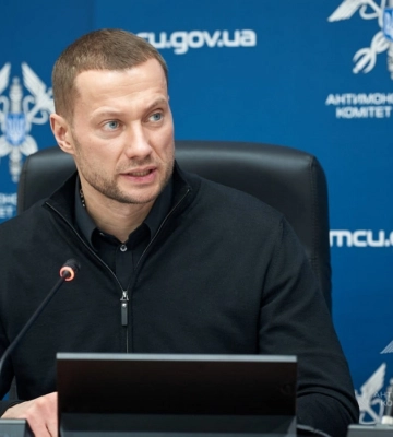 С главы АМКУ Кириленко сняли браслет и разрешили передвижение по Украине С главы АМКУ Кириленко сняли браслет и разрешили передвижение по Украине