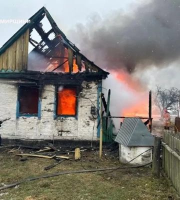 У Житомирі на пожежі виявили тіло чоловіка, двох мешканців евакуювали