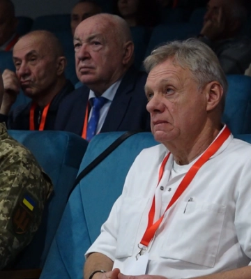 Медицина на передовій: проблеми лікування бойової травми обговорили в Кропивницькому