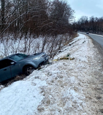 На Охтирщині рятувальники допомогли сім’ї, авто якої потрапило у кювет