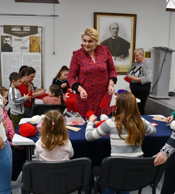 Спілка закарпатських угорських багатодітних сімей організувала передріздвяний майстер-клас з рукоділля