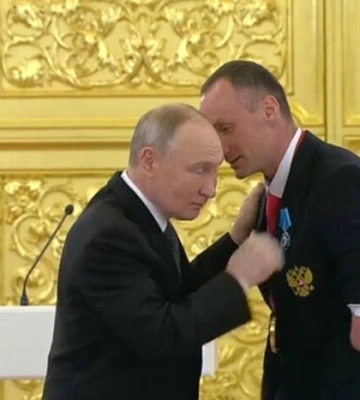 Плавець-зрадник Каліна отримав нагороду з рук Путіна