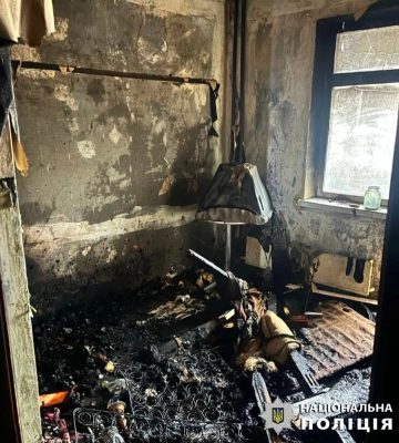 Поліція Київщини встановлює обставини загибелі літньої людини під час пожежі у Вишневому