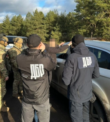 На Рівненщині правоохоронець зі спільником створили схему переправлення ухилянтів до Білорусі