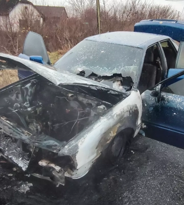 На Берегівщині авто загорілося під час руху