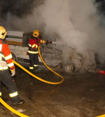 У Сумах рятувальники ліквідували загоряння авто (відео)