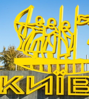 У трьох районах Києва впали уламки безпілотників — КМВА