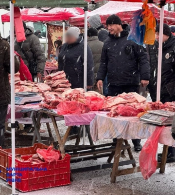 Мунварта прийшла до торговців м`ясом та салом у Рівному (ФОТО)