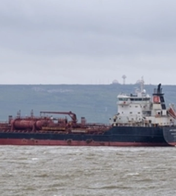 Третій танкер РФ з мазутом подав сигнал лиха в Чорному морі