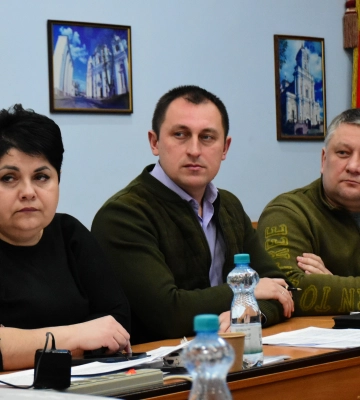 У Луцьку активно боротимуться з білим американським метеликом