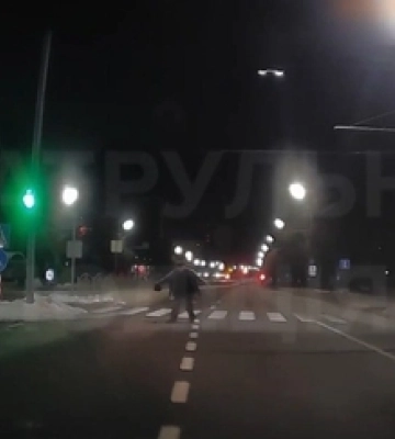 Смішно і не дуже: волинські патрульні показали відео «безсмертних» пішоходів