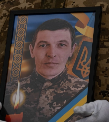 Ужгород сьогодні попрощався із 40-річним солдатом Павлом Петровським