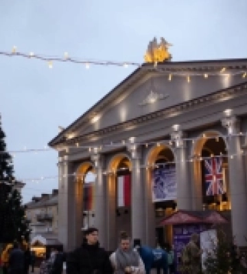 Як рівняни відкривали різдвяну ялинку в День Святого Миколая