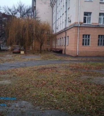 Ділки з Дніпра 4 роки незаконно використовували державну землю під платну парковку