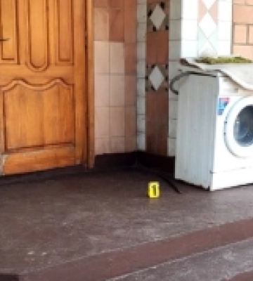 Зарізав дружину, скоїв ДТП та завдав собі травм ножем під час затримання: перед судом постане житель Острожчини