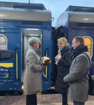 Голова МЗС Австралії прибула до Києва