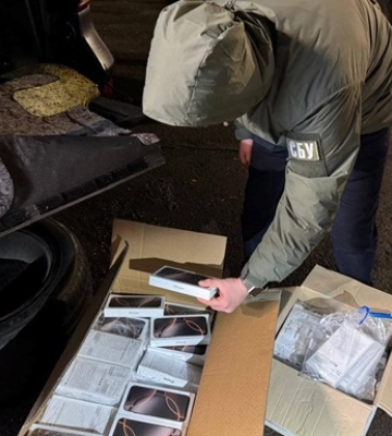 На Закарпатті митники з правоохоронцями виявили контрабандну партію техніки Apple на понад 7 млн грн
