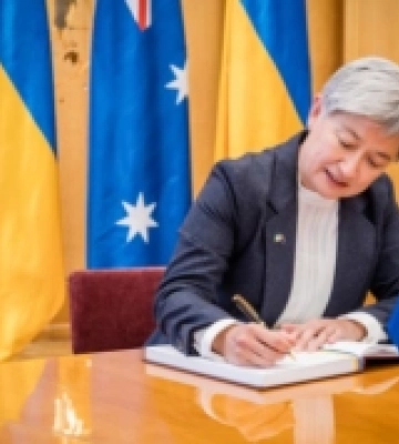 Австралія відновлює роботу свого посольства в Україні та надає нові пакети допомоги