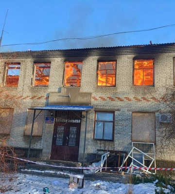 Рашисти атакували адмінбудівлю в Середина-Буді дроном