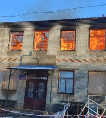 Росіяни атакували з дрона прикордонну громаду на Сумщині - загорілася адмінбудівля