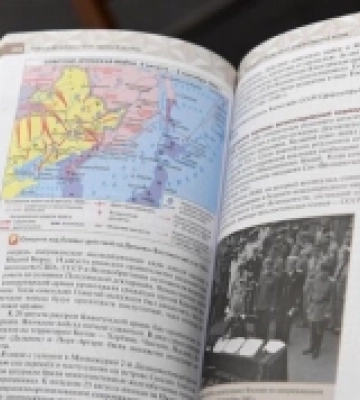 В Генічеську окупанти презентували пропагандистський підручник зі своєю версією «історії Херсонщини» для школярів