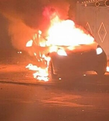 Один загиблий і один поранений: Окупанти скинули вибухівку на авто в Херсоні. ФОТО