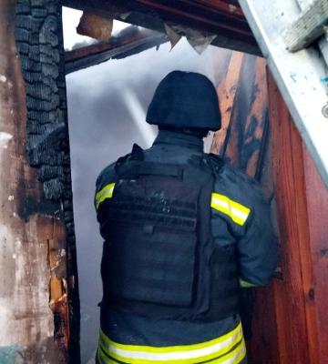 У Сумах рятувальники оперативно ліквідували загоряння в гаражі (відео)