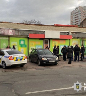 У Дарницькому районі Києва чоловіку вистрілили в голову