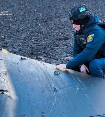 На Київщині уламки російського дрона пошкодили приватний будинок