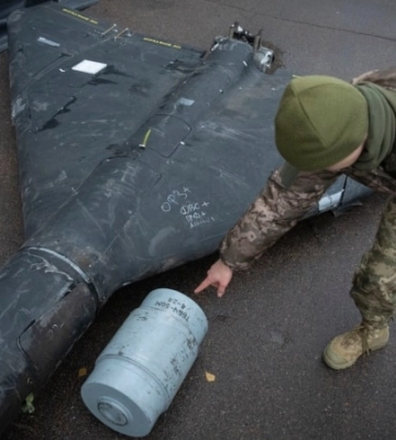 На Київщині уламки російського дрона пошкодили приватний будинок