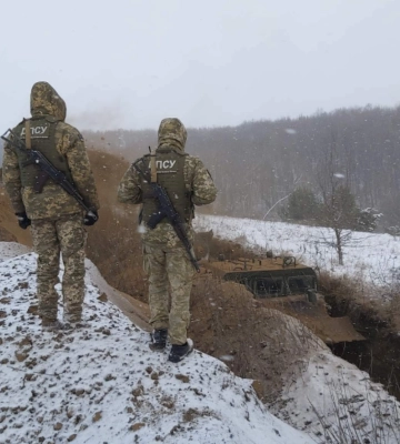 Двое пограничников на Закарпатье сбежали в соседнюю страну во время патрулирования: детали