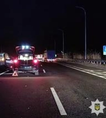 Поблизу Лубен на трасі Київ-Харків під колесами легковика загинула жінка