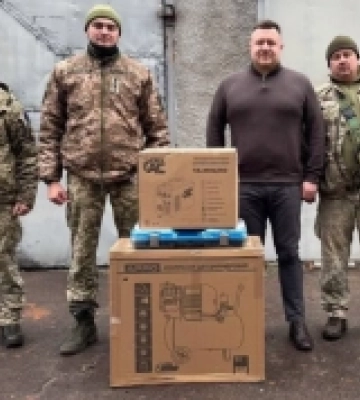 Нововолинська громада передала обладнання для військових