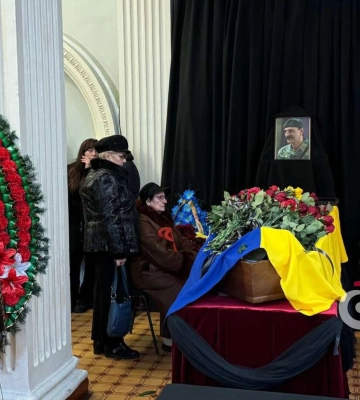 У Дніпрі прощаються з загиблим на фронті актором Яковом Ткаченко, який зіграв у кінострічці "Довбуш"