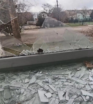 РФ обстреляла образовательное учреждение в центре Херсона. ВИДЕО