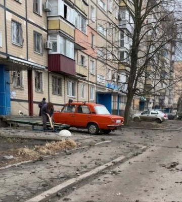 В Кривом Роге ликвидируют последствия ночной ракетной атаки: помощь жителям продолжается
