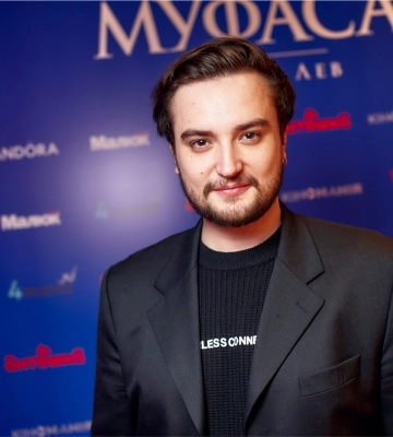Сын Натальи Сумской Вячеслав Хостикоев появился на премьере фильма &quot;Муфаса: Король Лев&quot; 