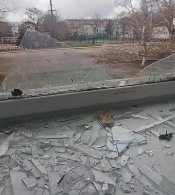 РФ обстріляла освітній заклад у центрі Херсону. ВIДЕО