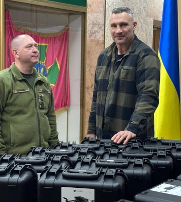Віталій Кличко передав бійцям-прикордонникам партію безпілотників від киян