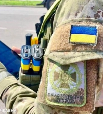 На Закарпатті двоє прикордонників втекли за кордон під час служби. Черговий отримав за це штраф