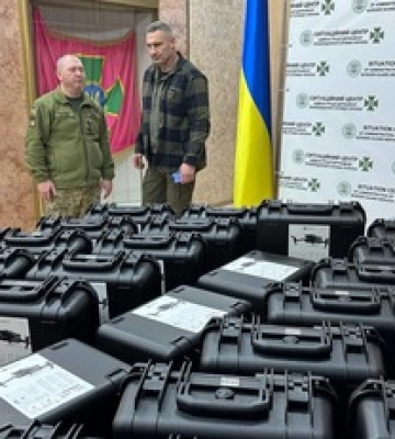 Столична громада передала прикордонникам партію дронів DJI Mavic, - Кличко