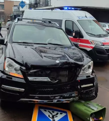 В Ужгороді внаслідок потрійної ДТП до лікарні потрапили чоловік та жінка. ФОТО