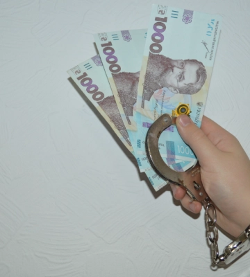 Телефонний дзвінок вартістю понад 200 тисяч гривень: шахрай-банкір ошукав прикарпатця