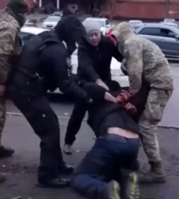 В Кривом Роге правоохранители и работники ТЦК жестоко задержали мужчину