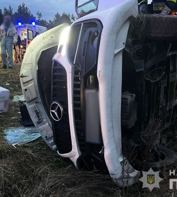 У ДТП за участю мікроавтобуса та вантажівки на Житомирщині постраждали шестеро людей