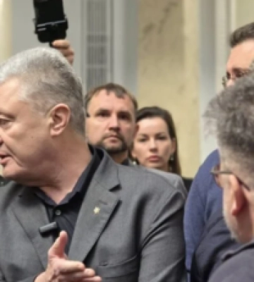 Нардеп, которого в Раде обругал Порошенко, обвинил его в использовании русского языка Нардеп, которого в Раде обругал Порошенко, обвинил его в использовании русского языка